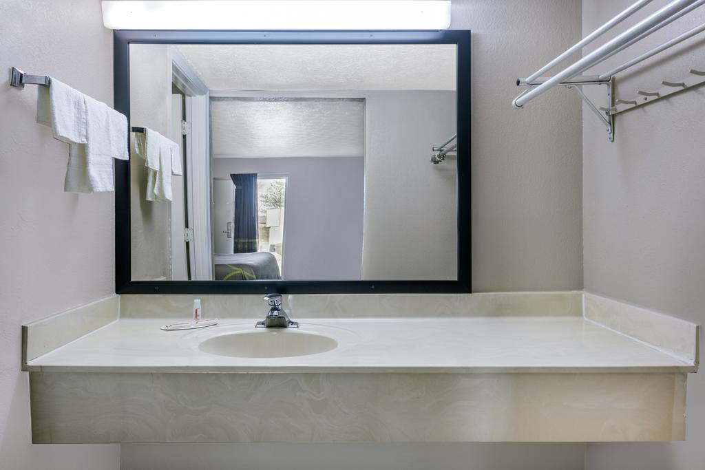 Super 8 By Wyndham Locust Grove Μοτέλ Εξωτερικό φωτογραφία